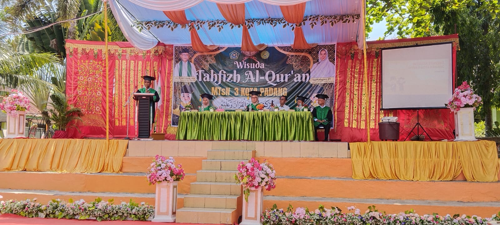 Hafal Qur’an, Naik Level! 75 Murid MTsN 3 Kota Padang Resmi Diwisuda di Momen Haru dan Bangga 🎓✨