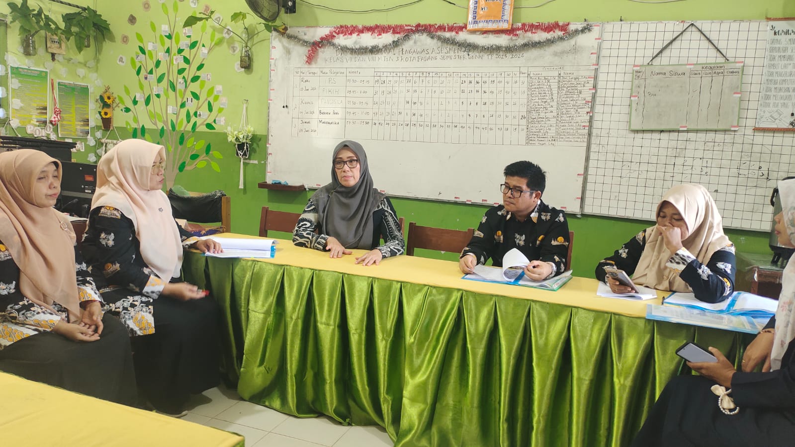 Dipantau Tim Kemenag Kota Padang: Pelaksanaan ASAT MTsN 3 Kota Padang Dapat Rapor Hijau di Sesi Monev!