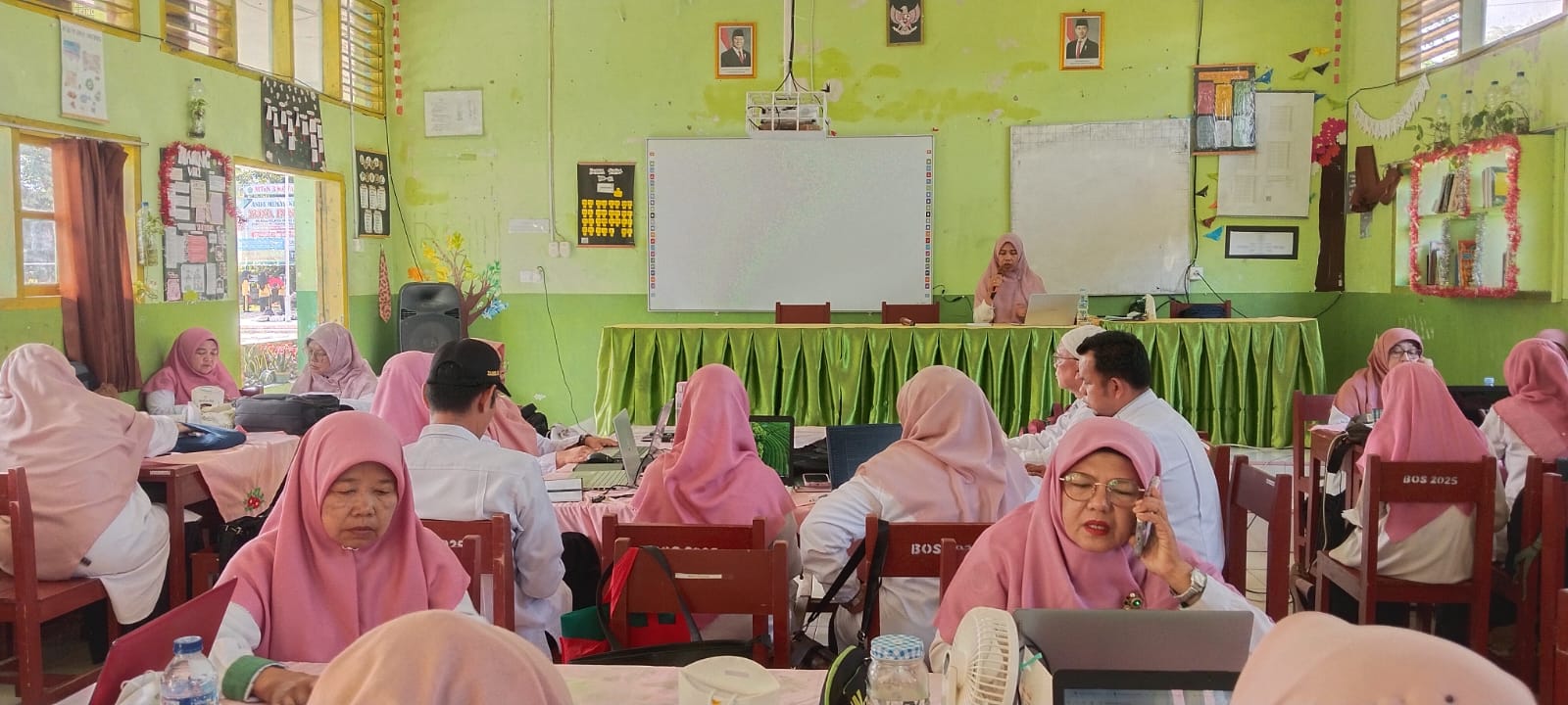 Gercep Siapkan Perangkat Belajar Baru: Majelis Guru MTsN 3 Kota Padang Kumpul Garap ATP Kurikulum Terbaru!