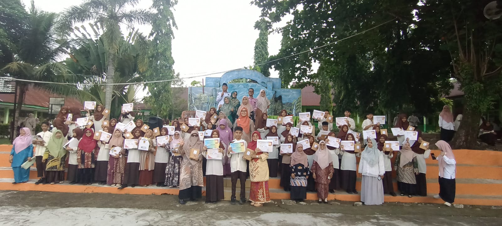 Sah Naik Kelas! Ahmed Zindane & Ningrum Maharani Sabet Mahkota Juara Umum di Hari Pembagian Rapor MTsN 3 Kota Padang
