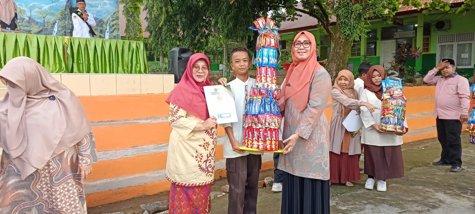 Panen Cuan Akhir Tahun! Para Juara Borong Hadiah Class Meeting MTsN 3 Kota Padang