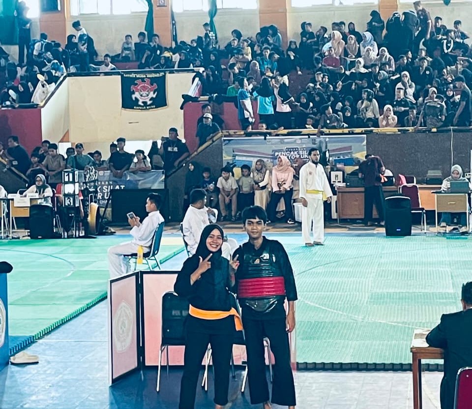 MTsN 3 Kota Padang Guncang Rektor UNP Championship: Turunkan 11 Atlet Silat, 11 Orang Naik Podium Juara!