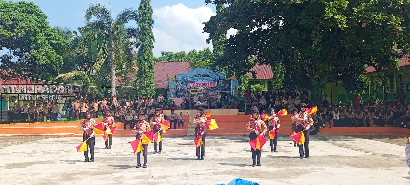Sambut Murid Baru, MTsN 3 Kota Padang Gelar Parade Ekstrakurikuler Super Meriah!