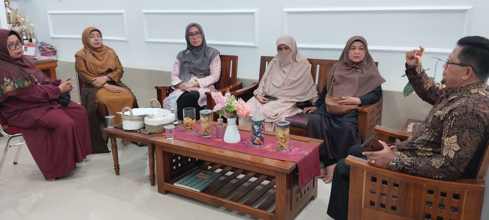 Perkuat Kepedulian Lingkungan Madrasah, Tim Sosial MTsN 3 Kota Padang Gelar Rapat Evaluasi Bersama Kamad