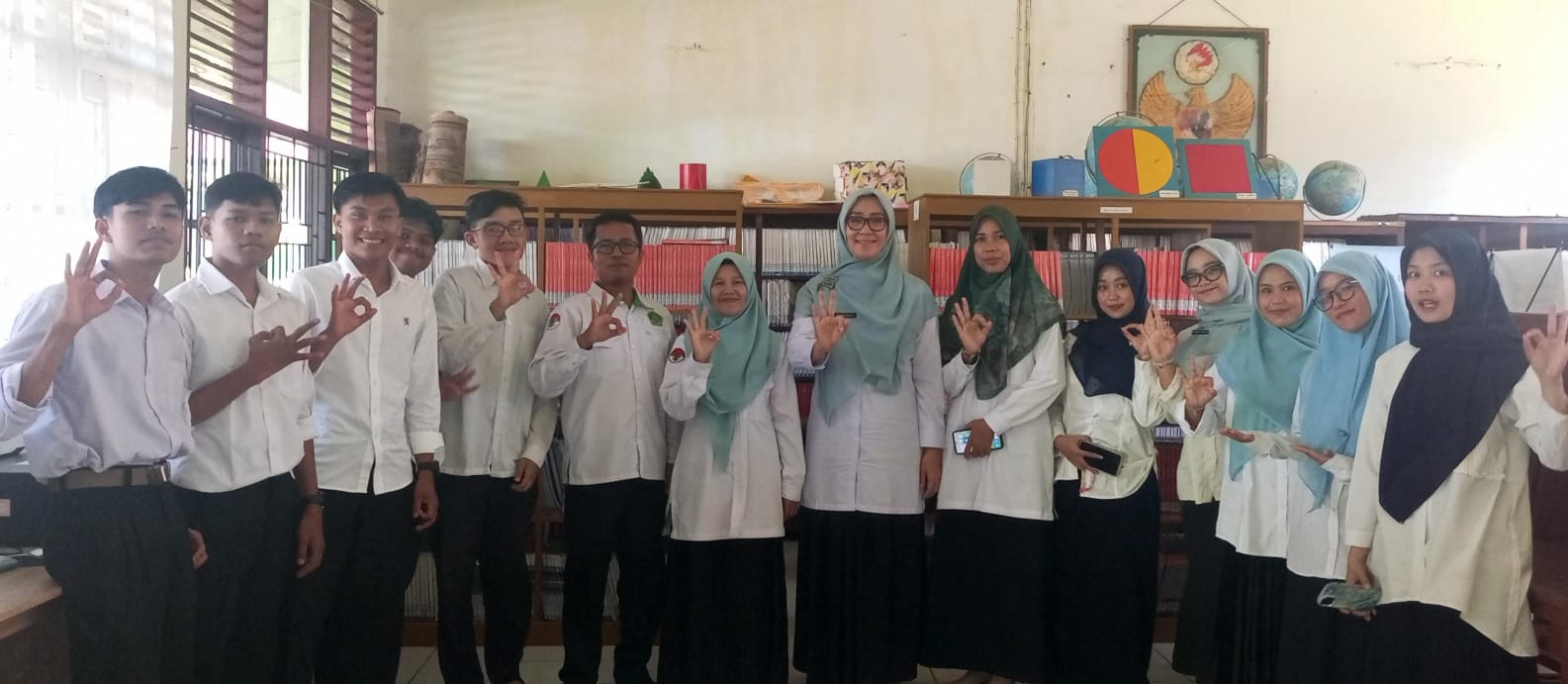 Sambut 10 Guru Muda PPL UNP, Kepala MTsN 3 Kota Padang Tekankan Disiplin dan Inovasi