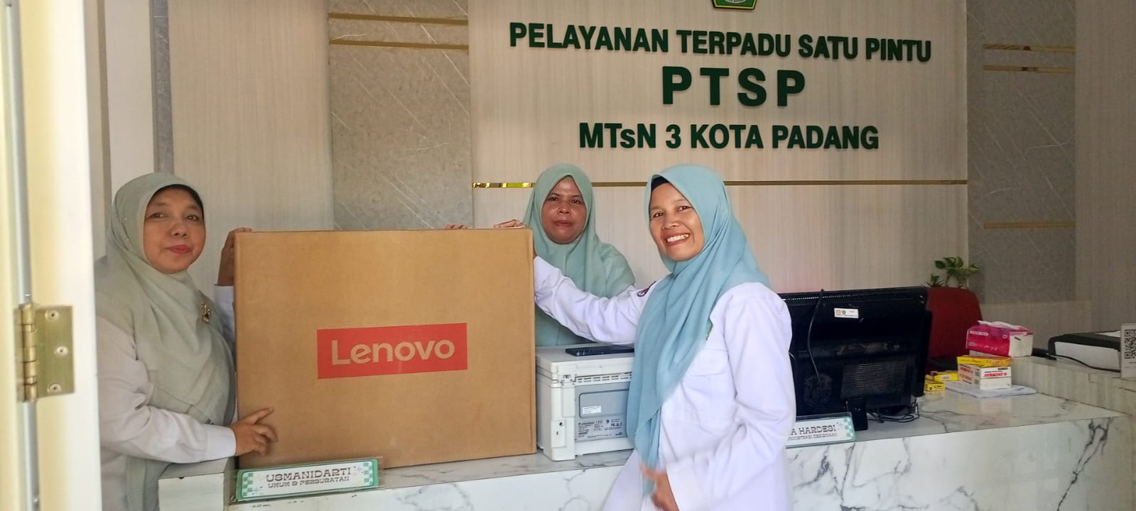 Tingkatkan Kualitas Layanan PTSP, MTsN 3 Kota Padang Salurkan Sarana PC Baru