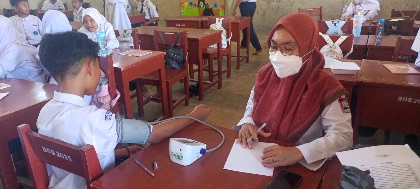 Siswa MTsN 3 Kota Padang Jalani Cek Kesehatan Gratis, Siap Belajar Lebih Maksimal!