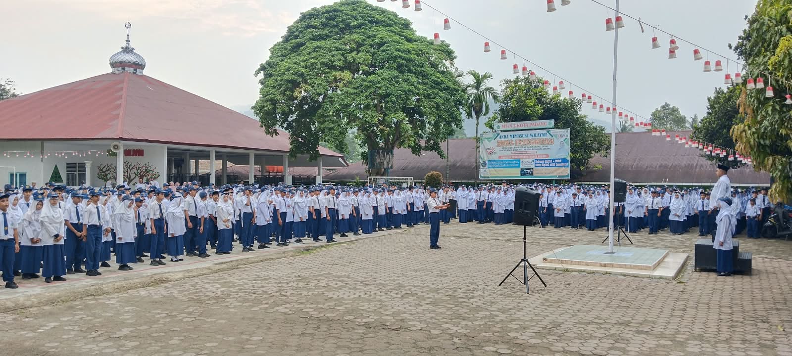 Optimalkan Potensi Otak, Pembina Upacara MTsN 3 Kota Padang Ajak Siswa Raih Prestasi Terbaik