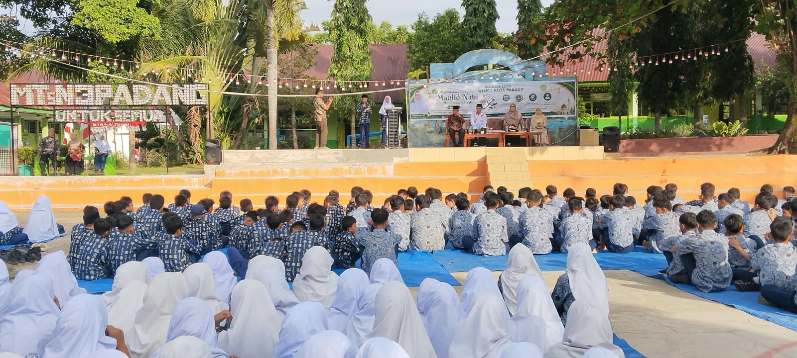 Teladani Akhlak Rasulullah, MTsN 3 Kota Padang Gelar Peringatan Maulid Nabi 1448 H