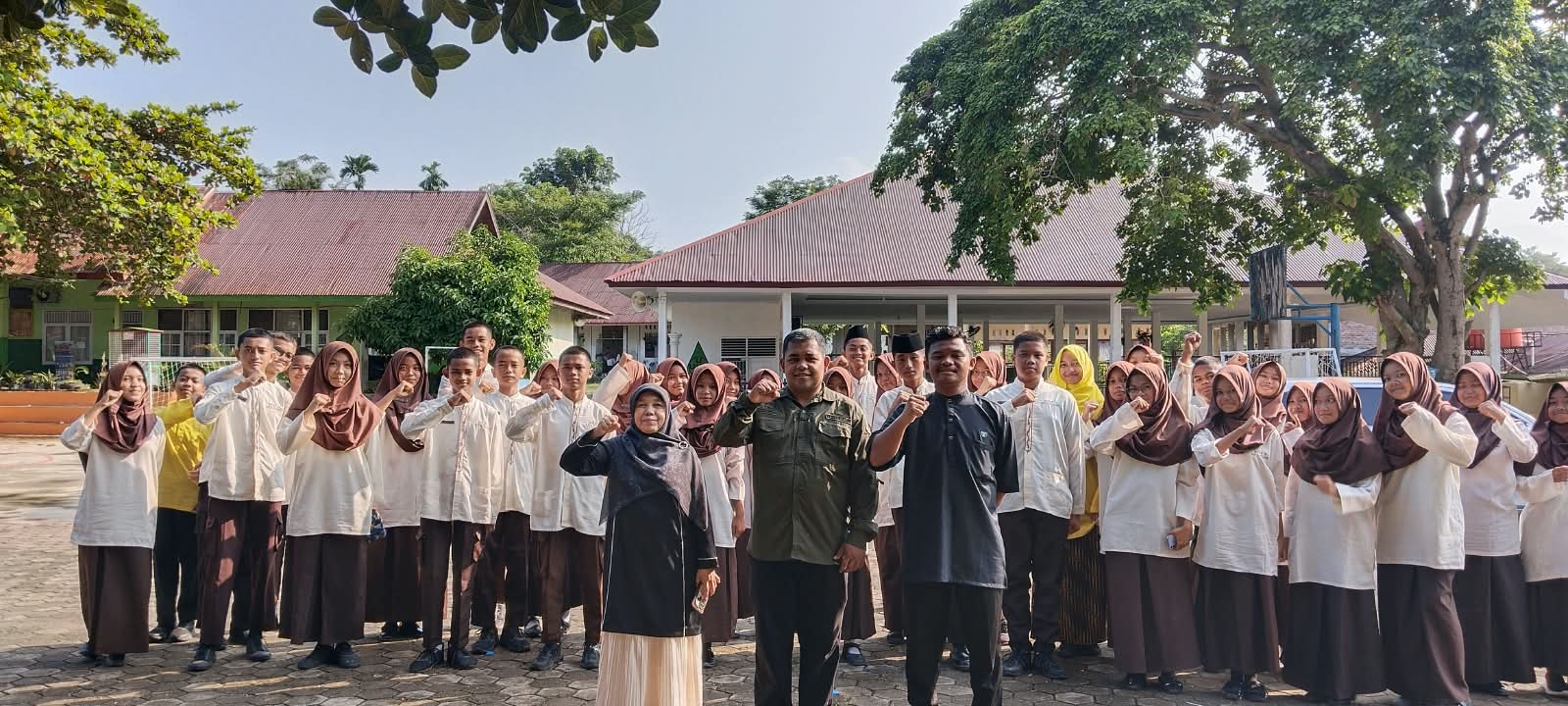 Siap Harumkan Nama Madrasah, Tim Paskibra MTsN 3 Kota Padang Resmi Dilepas ke Ajang SAICOM 4