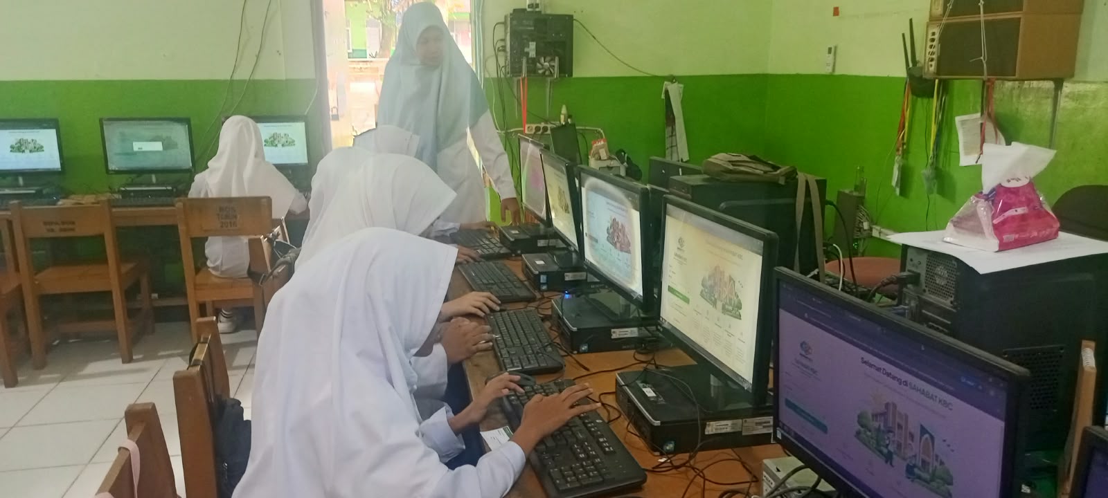 Semangat Bergelora! Siswa dan Guru MTsN 3 Kota Padang Sukses Isi Survei Nasional Kurikulum Berbasis Cinta (KBC) 2026