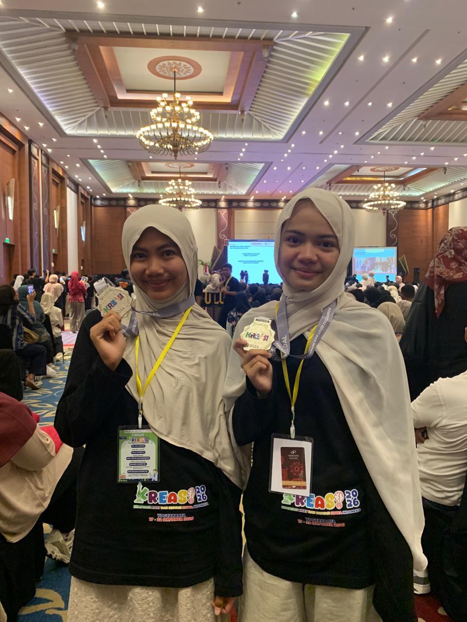 Tim Riset MTsN 3 Kota Padang Raih Medali Perak pada Ajang KREASI Tingkat Nasional di Yogyakarta