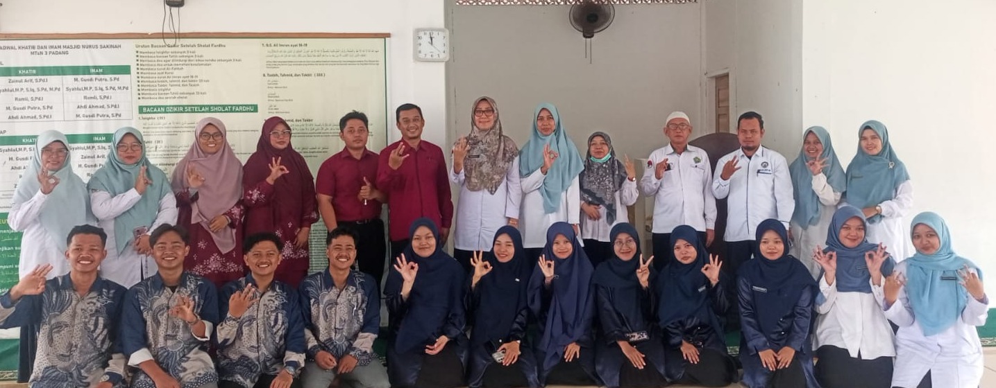 Tiga Bulan Mengabdi, 12 Mahasiswa PPL STAI-PIQ Sumbar Resmi Dilepas MTsN 3 Kota Padang