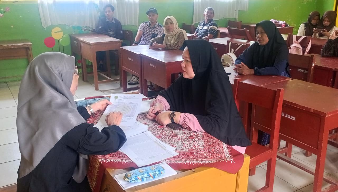 Perkuat Sinergi Madrasah dan Orang Tua, MTsN 3 Kota Padang Serahkan Hasil STS Ganjil